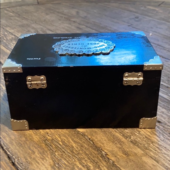 Excalibur Royal Cigar Box - Picture 4 of 10